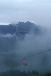 ロープウェイ濃霧を越えて