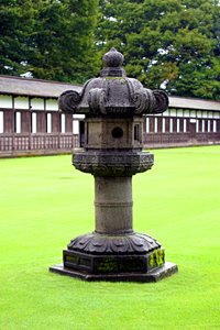 灯籠は見ている