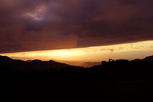 天界と地上の間に