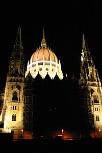 尖塔とドームの夜景