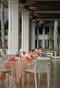 レストラン開店待ち