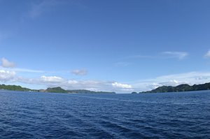 パラオの海を行く