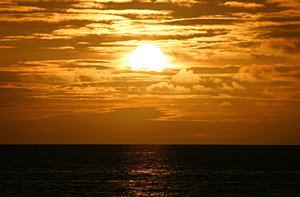 島がオレンジに染まるとき