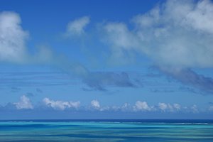 コバルトの海と空と