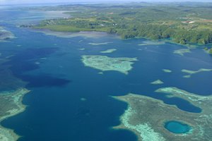 パラオの上を飛ぶ