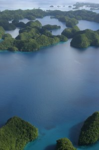 島に挟まれた海