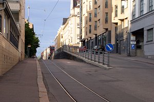 線路のある路地（ランドスケープ）