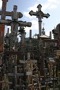 林立する十字架
