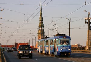 聖ペテロ教会とトラム