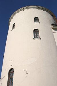 白壁の家（ポートレート）