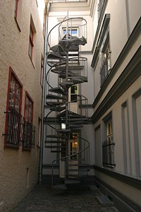 突き当たりの非常階段