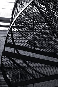 格子越しに見る