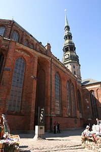 教会とブレーメンの音楽隊