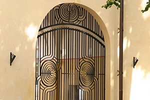 門の模様