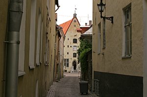 路地に入り込んで