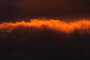 ざわめく雲と風
