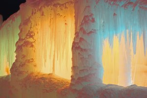 氷宮殿のシャンデリア