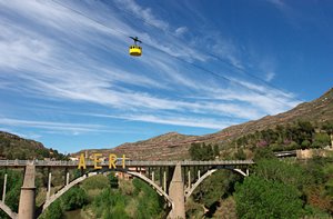 青空とロープウェイ