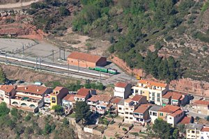 駅に止まるプチ電車