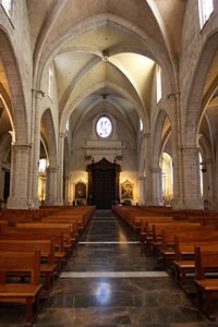 聖堂メインロード