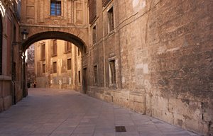 教会裏を抜けて