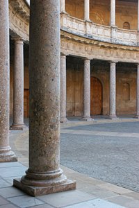 エンタシスの中庭