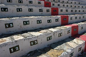 数字プレート連なる