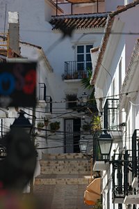 坂の路地（ポートレート）