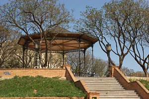 公園の八角屋根