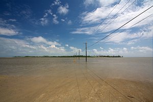 由布島へ続く電線