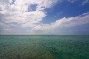 青い海と青い空