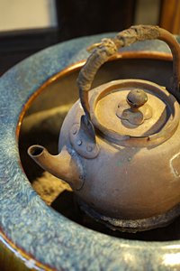 古びたやかん（ポートレート）