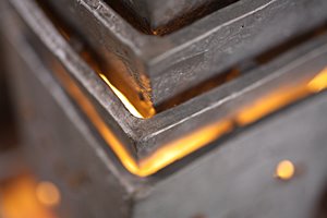 黒とオレンジのサンド