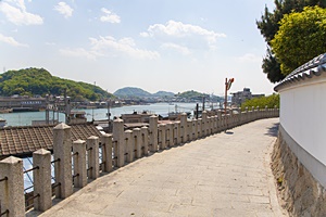 曲がり道の向こう